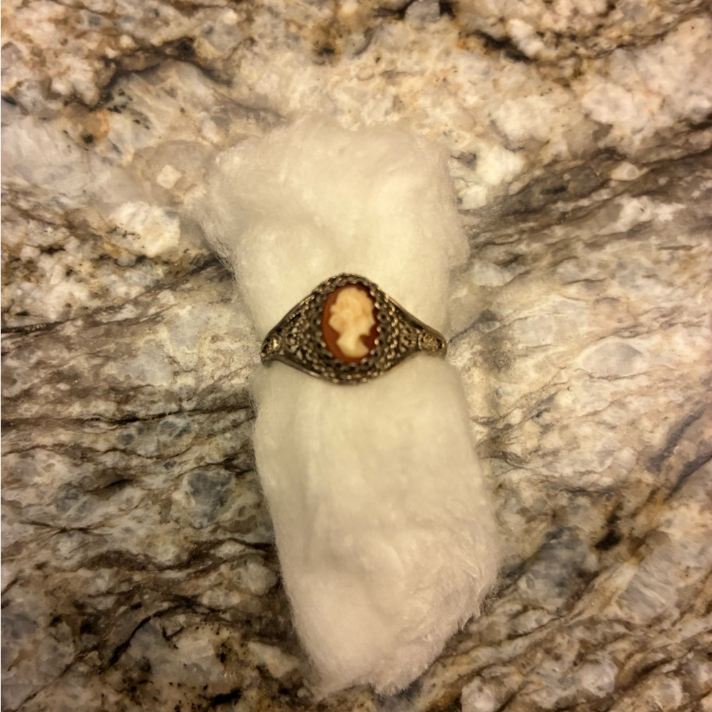 Elegant Antique Sterling Silver Cameo Ring